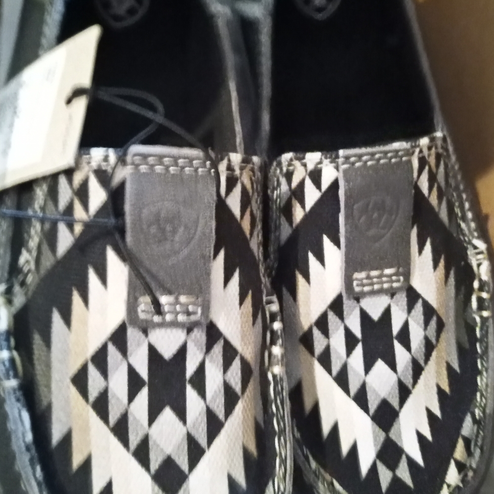 New in box women's Ariat black Aztec shoes size 6